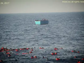 Frame 2.949333 de: Al menos 31 muertos en el Mediterráneo al naufragar una embarcación con 500 inmigrantes Frame 2.949333 de: Al menos 31 muertos en el Mediterráneo al naufragar una embarcación con 500 inmigrantes