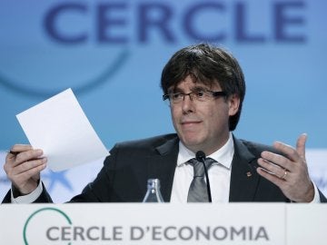 Puigdemont contesta a la carta de Rajoy en el Círculo de Economía