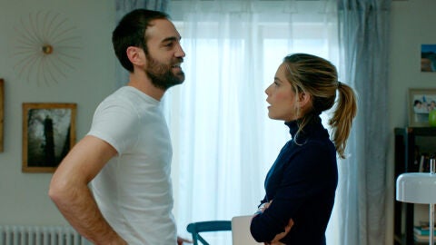 Iñaki, celoso y desconfiado de ser el padre del hijo de Carmen