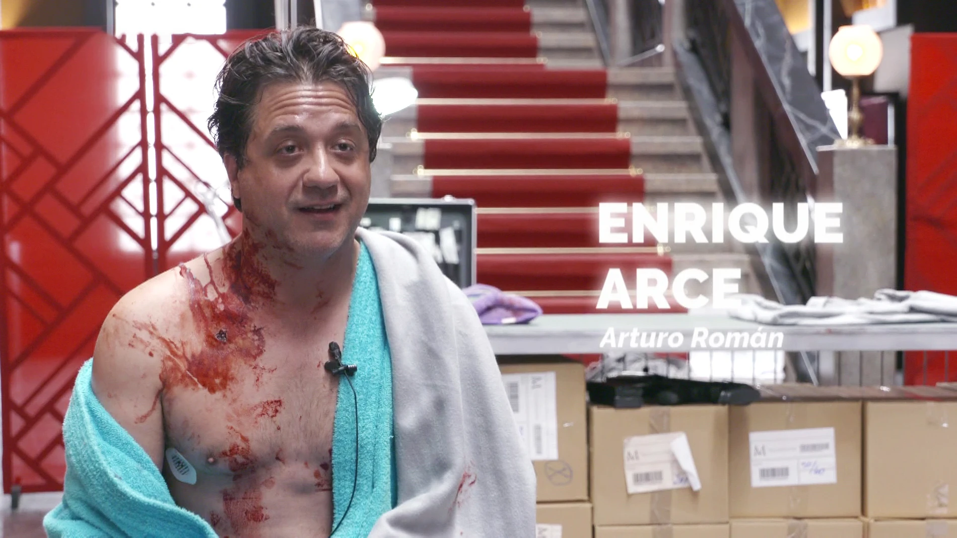 Enrique Arce confiesa haber recibido puntos reales en la piel durante el rodaje de su operación
