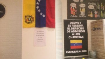 Cartel contra "los chavistas" en un restaurante