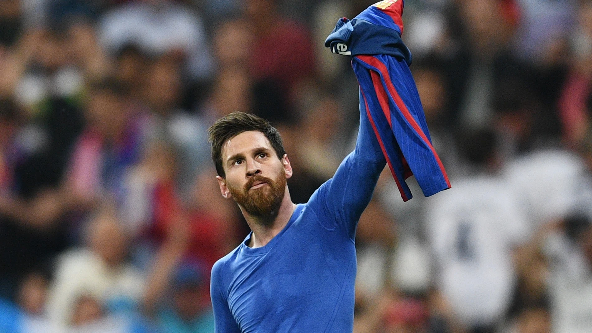 Leo Messi muestra su camiseta al Santiago Bernabéu Leo Messi muestra su camiseta al Santiago Bernabéu