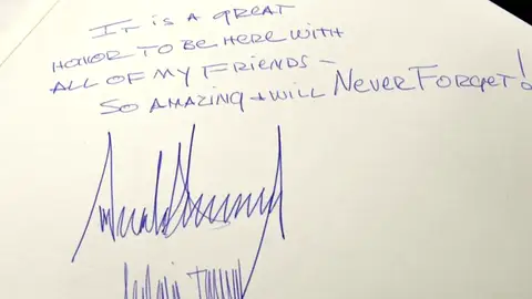 Frame 4.530578 de: Consideran frívolo su mensaje en el Museo del Holocausto Frame 4.530578 de: Consideran frívolo su mensaje en el Museo del Holocausto