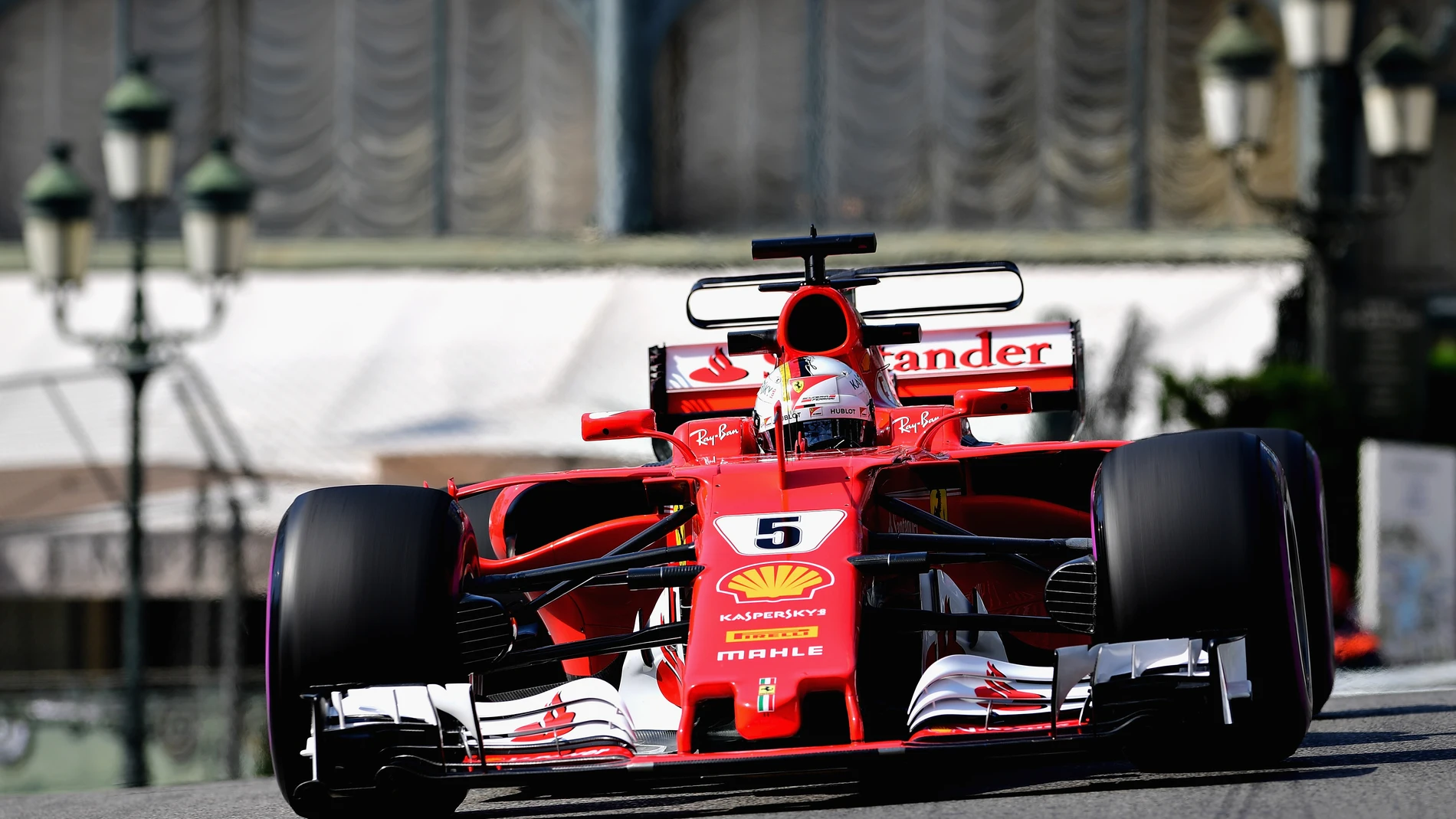 Sebastian Vettel, rodando por las calles de Mónaco