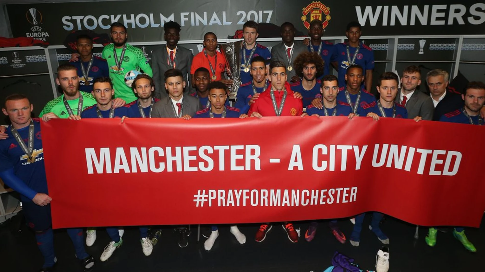 Los jugadores del United dedican su victoria en la Europa League a las víctimas del atentado en Mánchester Los jugadores del United dedican su victoria en la Europa League a las víctimas del atentado en Mánchester