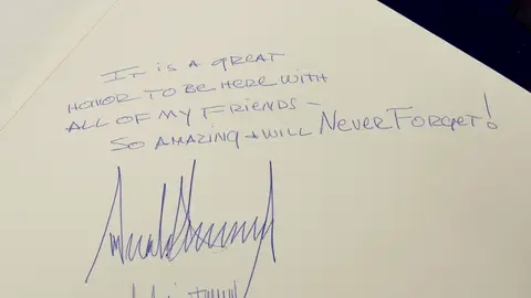 La dedicatoria de Trump La dedicatoria de Trump