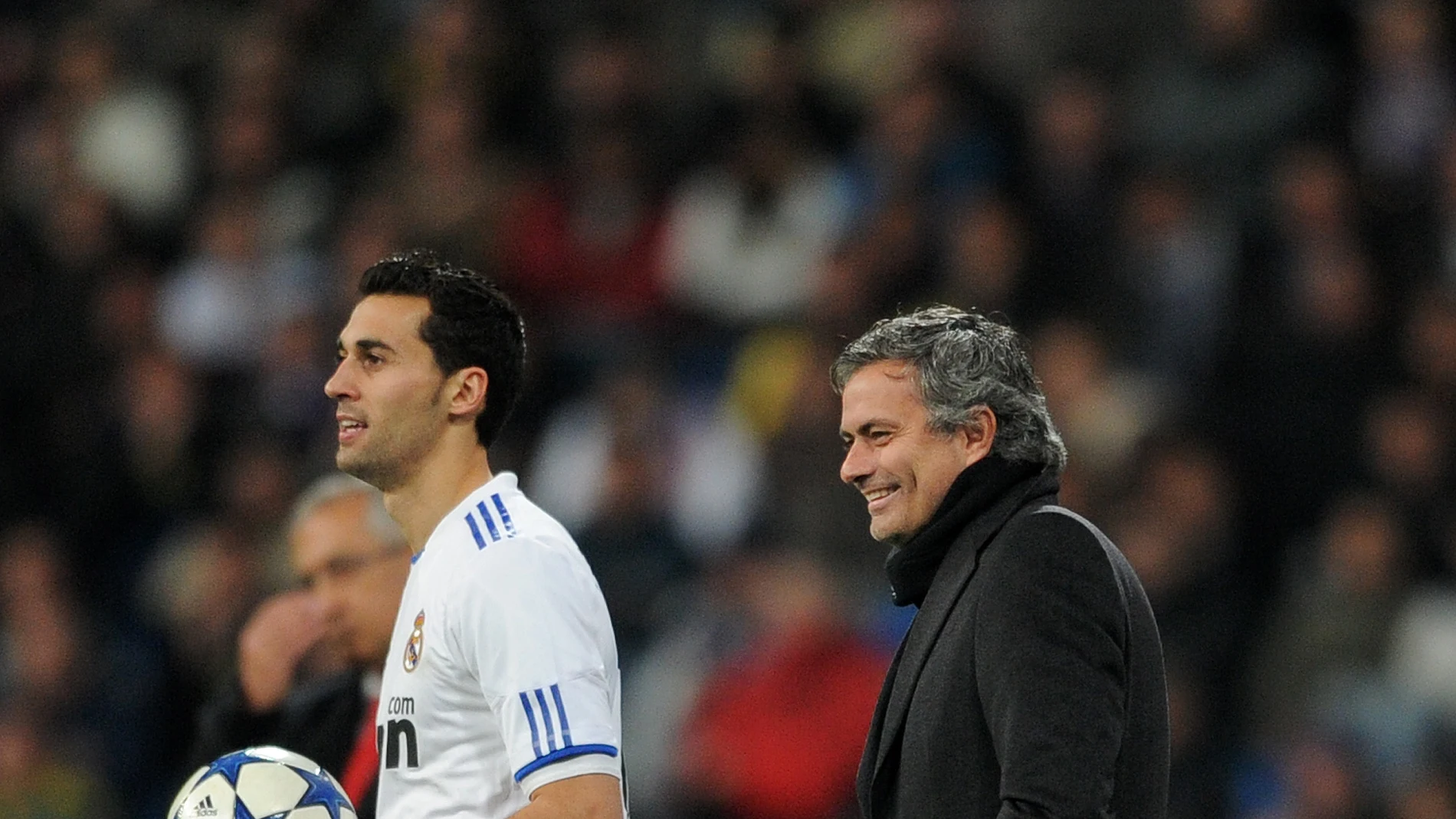Arbeloa, junto a Jose Mourinho en la banda del Bernabéu Arbeloa, junto a Jose Mourinho en la banda del Bernabéu