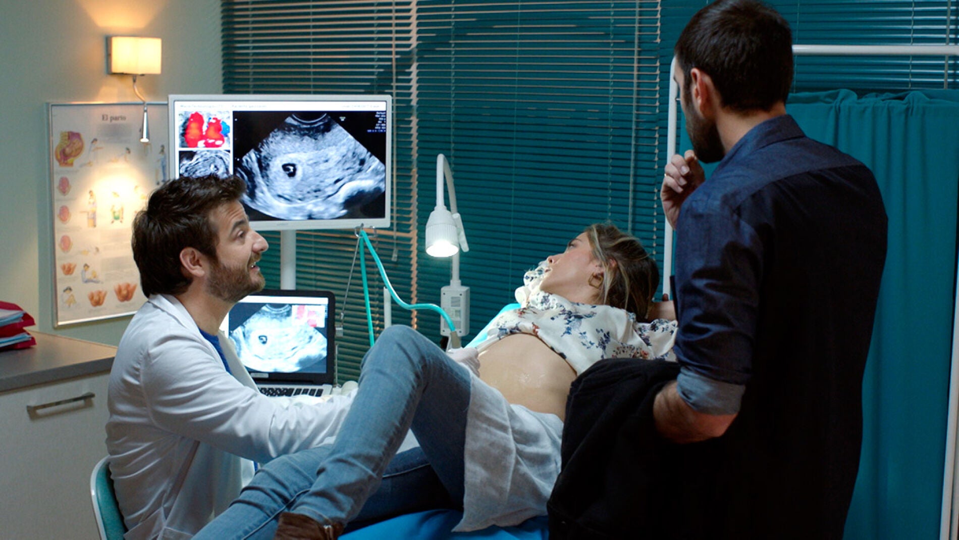 Carmen e I&ntilde;aki ven a su beb&eacute; por primera vez