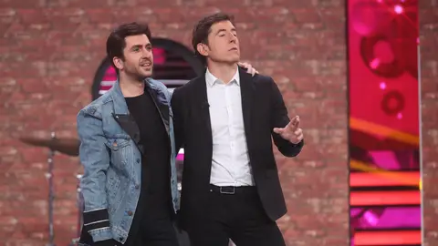 Keunam conquista al jurado con su interpretación como Dani Martín Keunam conquista al jurado con su interpretación como Dani Martín