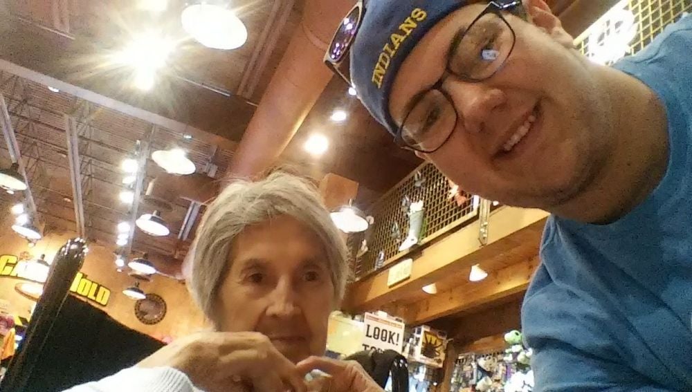 Virgil con su abuela