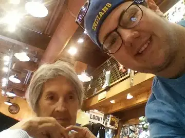 Virgil con su abuela Virgil con su abuela