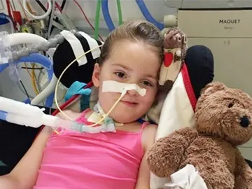 Poppy Smith, la niña que ha vuelto a hablar después de ocho meses Poppy Smith, la niña que ha vuelto a hablar después de ocho meses