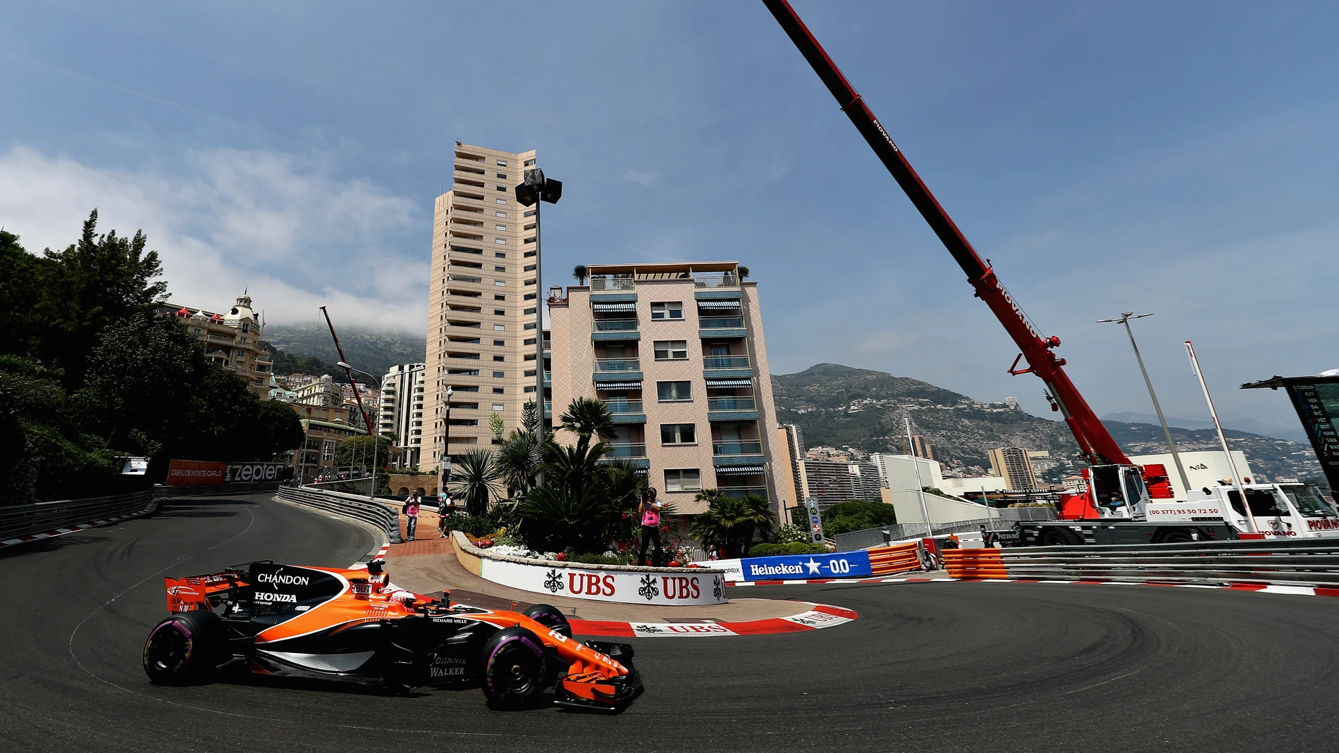 Button, corriendo en el GP de Mónaco