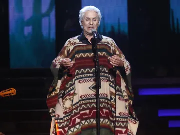 Cristóbal Garrido se atreve a cantar la ranchera ‘En el último trago’ como Chavela Vargas Cristóbal Garrido se atreve a cantar la ranchera ‘En el último trago’ como Chavela Vargas