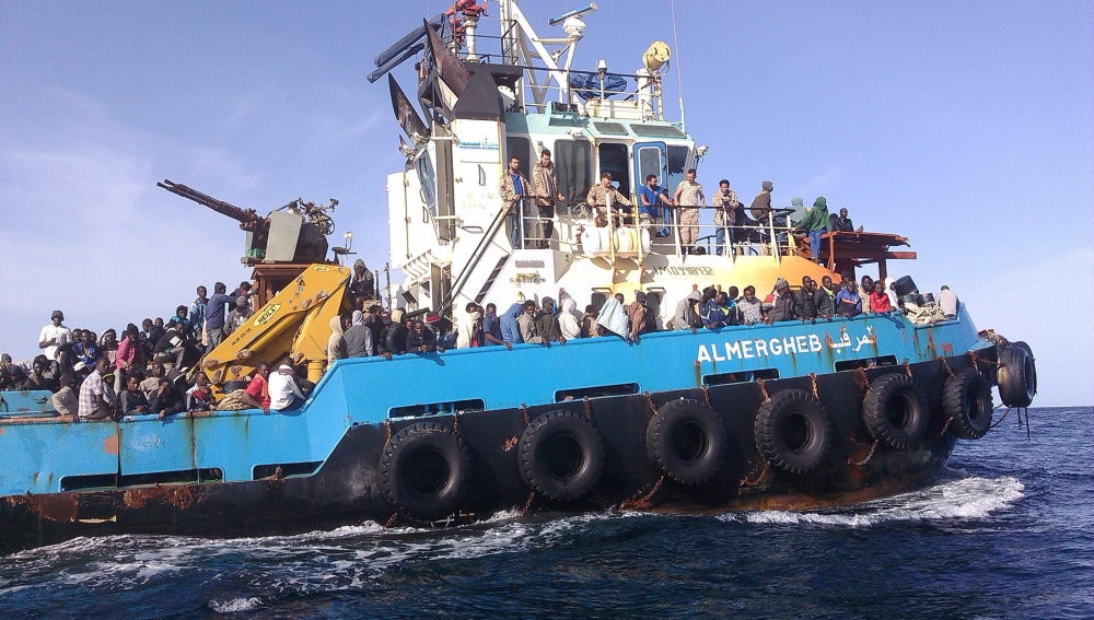 Guardacostas libios trasladaban al puerto de Misrata, a un grupo de unas 500 personas de distintas nacionalidades 