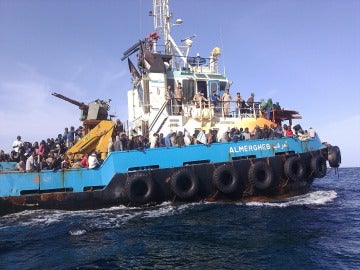 Guardacostas libios trasladaban al puerto de Misrata, a un grupo de unas 500 personas de distintas nacionalidades 