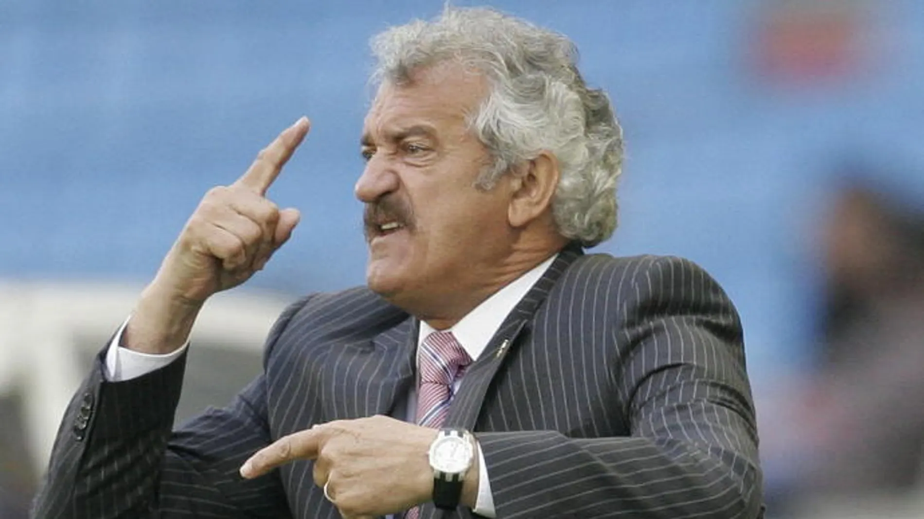 David Vidal, dirigiendo un partido David Vidal, dirigiendo un partido