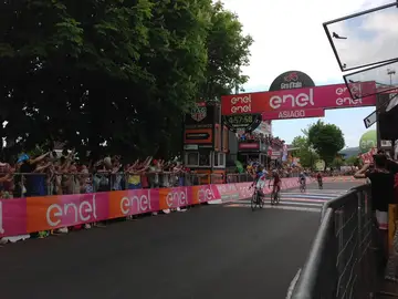 Pinot llega en primera posición a la etapa 20 Pinot llega en primera posición a la etapa 20