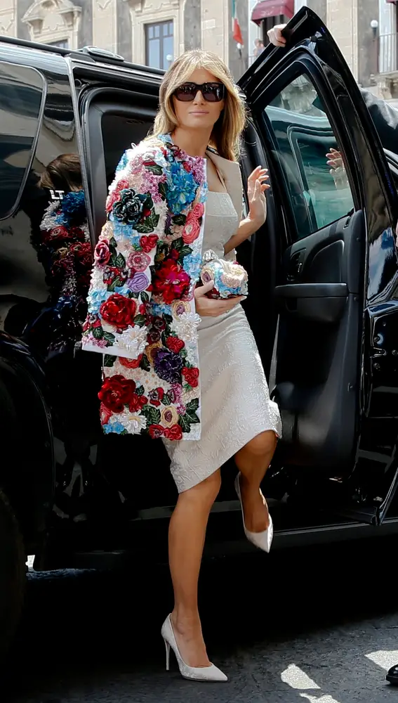Melania Trump con el polémico abrigo de Dolce & Gabbana