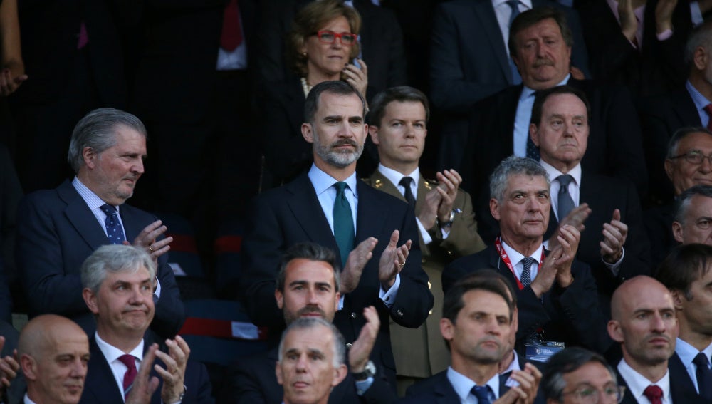 Felipe VI, en el palco del Vicente Calderón