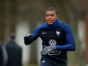 Mbappé, durante un entrenamiento con Francia Mbappé, durante un entrenamiento con Francia