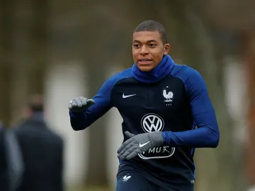Mbappé, durante un entrenamiento con Francia Mbappé, durante un entrenamiento con Francia