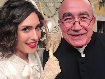 Yara Puebla y Mario Martín se meten en la piel de Mary Poppins Yara Puebla y Mario Martín se meten en la piel de Mary Poppins