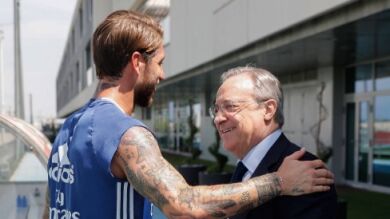 Florentino Pérez visita a la plantilla en una nueva jornada de preparación de cara a la final