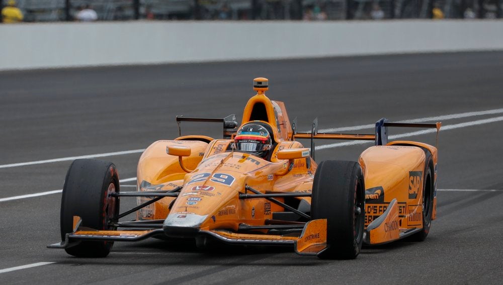 Fernando Alonso, en acción en Indianápolis