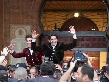 Ventura y Hernández comparten la Puerta Grande de Las Ventas Ventura y Hernández comparten la Puerta Grande de Las Ventas