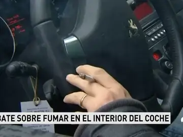 Fumar al volante Fumar al volante