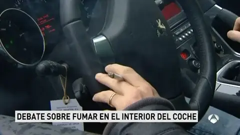 Fumar al volante Fumar al volante
