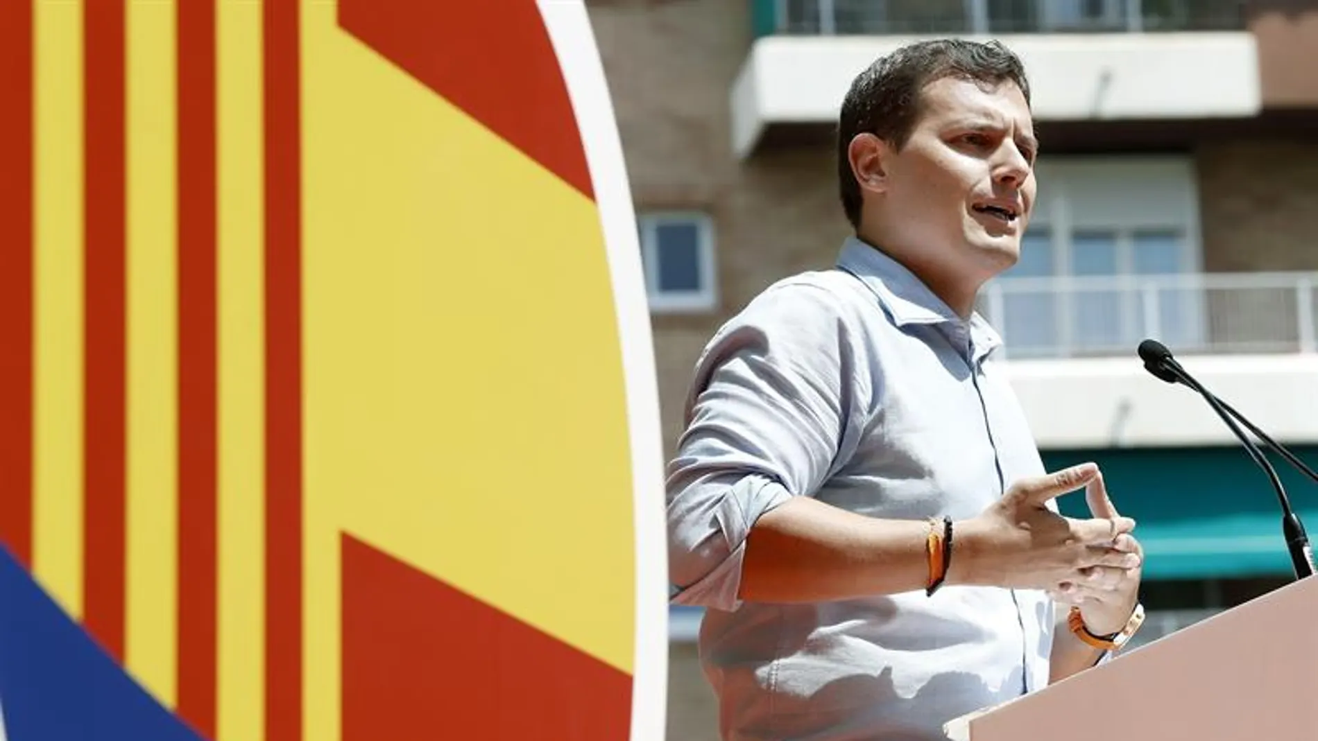 Albert Rivera ha exigido al presidente catalán, Carles Puigdemont, que "ponga las urnas", pero "las de verdad". Albert Rivera ha exigido al presidente catalán, Carles Puigdemont, que "ponga las urnas", pero "las de verdad".