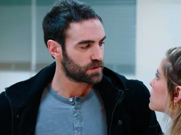 Iñaki pide explicaciones a Carmen sobre su noche de hotel con Horacio Iñaki pide explicaciones a Carmen sobre su noche de hotel con Horacio