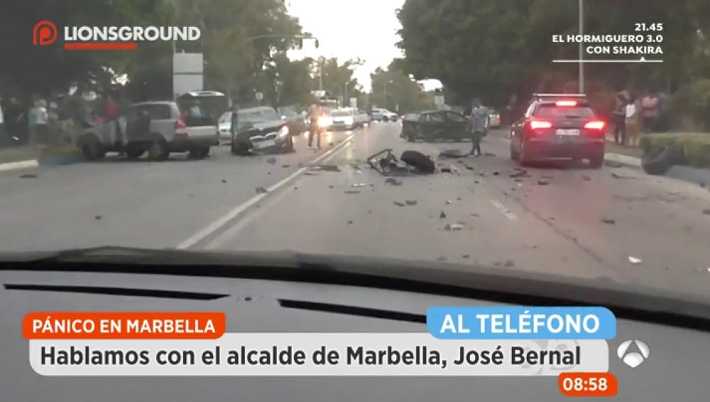 Frame 218.271 de: El alcalde de Marbella sobre el atropello intencionado: "Los dos heridos graves están fuera de peligro"