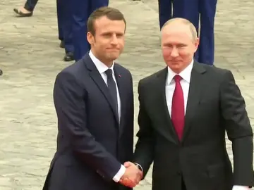 Frame 10.478674 de: Emmanuel Macron recibe en Versalles a Vladimir Putin Frame 10.478674 de: Emmanuel Macron recibe en Versalles a Vladimir Putin
