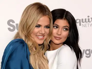 Khloé Kardashian y Kylie Jenner Khloé Kardashian y Kylie Jenner