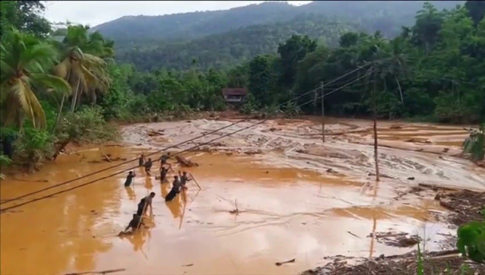 Frame 41.407872 de: Se elevan a 164 los muertos por las lluvias en Sri Lanka