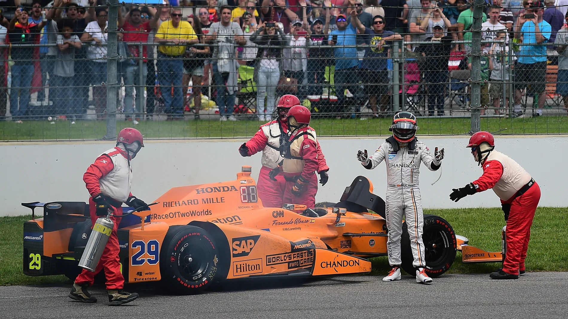 Fernando Alonso, tras su abandono por rotura de motor en Indianápolis