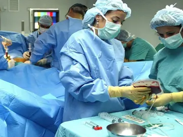 Enfermeras en un quirófano Enfermeras en un quirófano