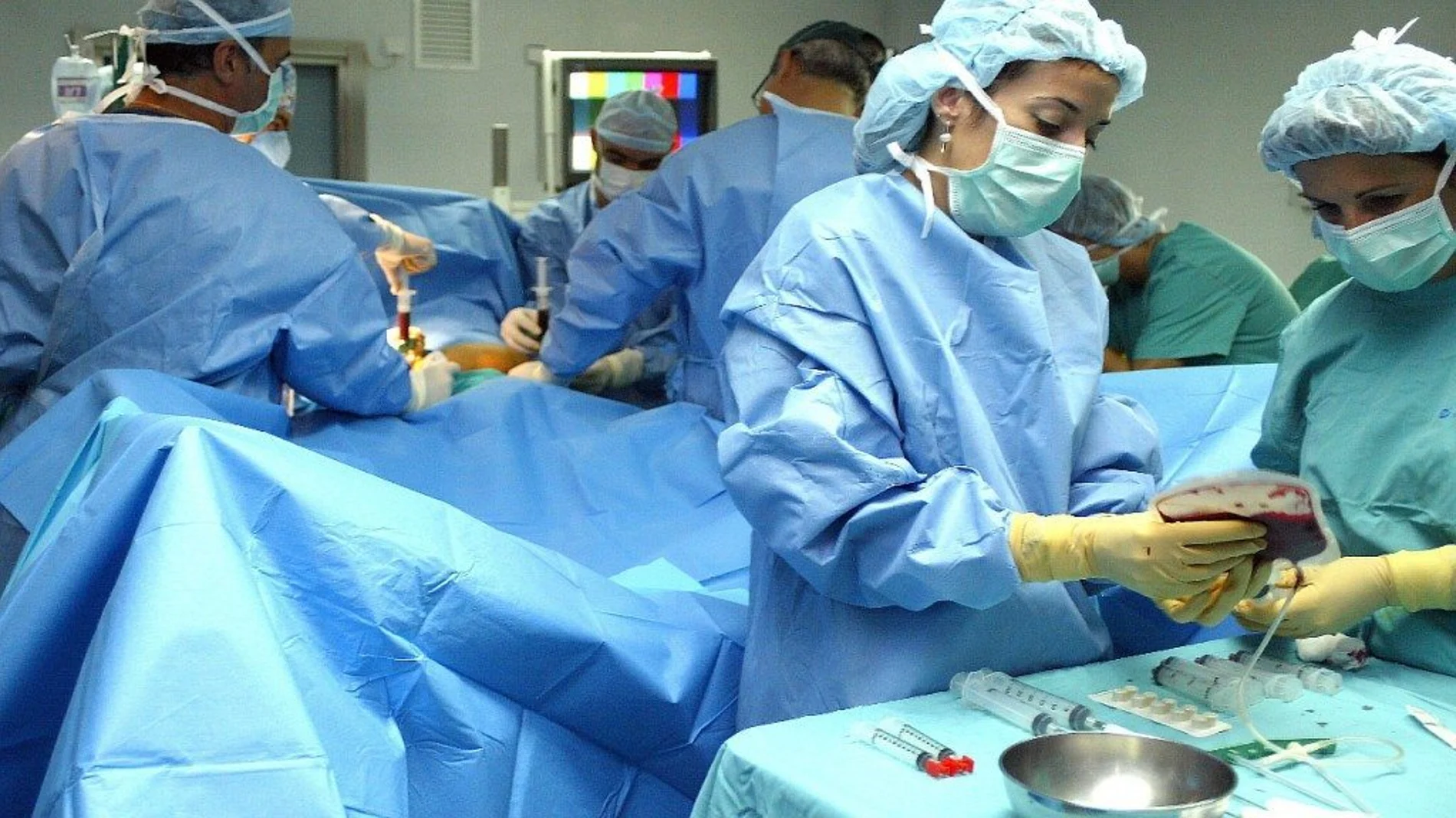 Enfermeras en un quirófano Enfermeras en un quirófano
