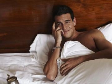 Mario Casas en la cama Mario Casas en la cama