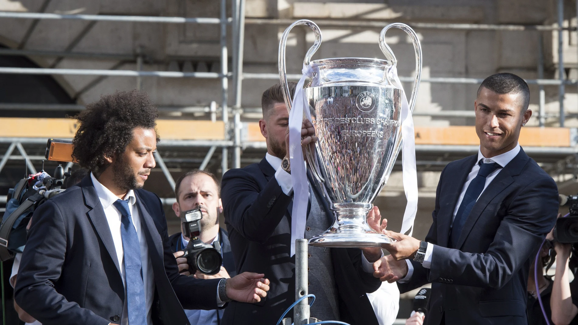 Los capitanes del Real Madrid ofrecen la Champions League.