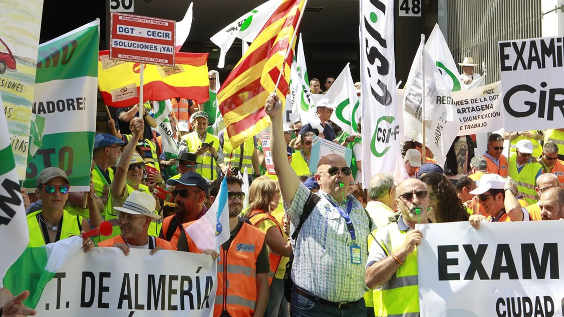 Concentración de los examinadores de tráfico, en la jornada de huelga convocada en toda España (Archivo) Concentración de los examinadores de tráfico, en la jornada de huelga convocada en toda España (Archivo)