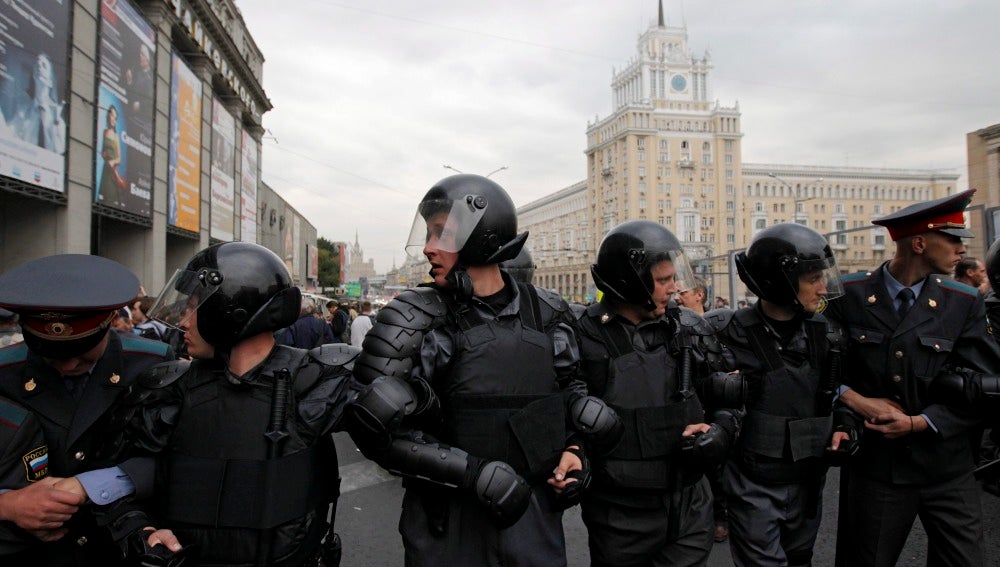 Policías antidisturbios en Rusia