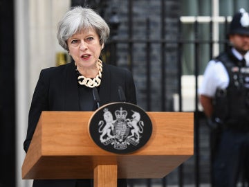 Theresa May comparece ante la prensa