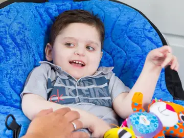 Sonny, una de las primeras veces que sonríe en dos años Sonny, una de las primeras veces que sonríe en dos años