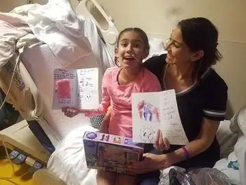 La niña despierta del coma La niña despierta del coma