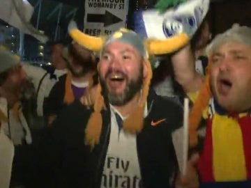 Los aficionados del Real Madrid celebran la Champions en Cardiff