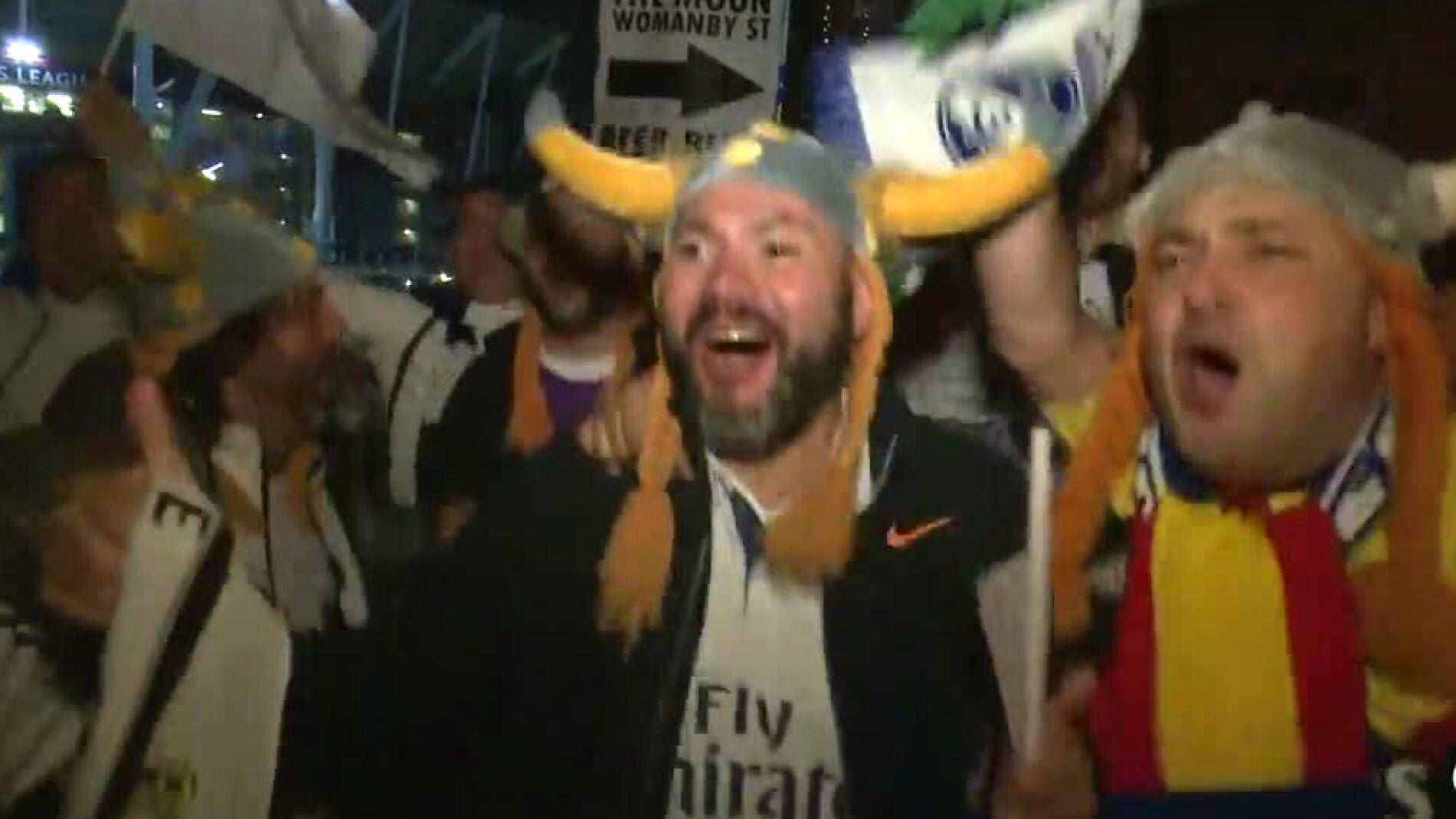 Los aficionados del Real Madrid celebran la Champions en Cardiff